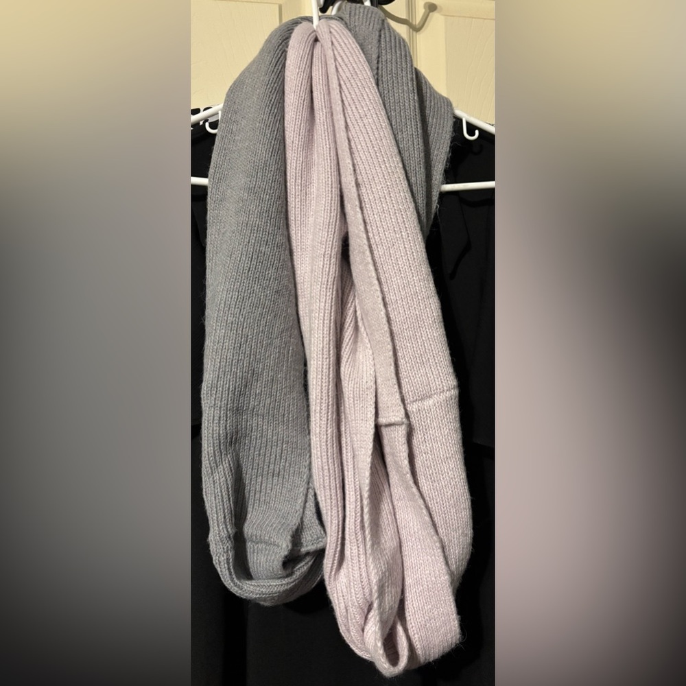 NWT 2 Infinity Scarves 🧣